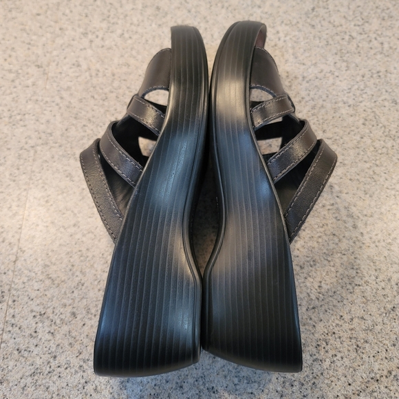 Sandals - Picture 3 of 5